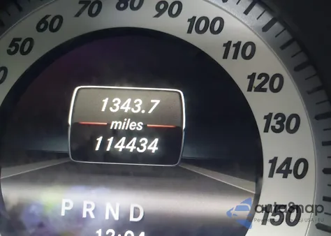 2013 Mercedes-Benz C 250 из США, поврежденный, VIN WDDGF4HB6DR294327